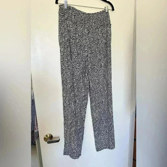 Thee Dots Black and White Print Wide Leg Pants - Picture 4 of 6
